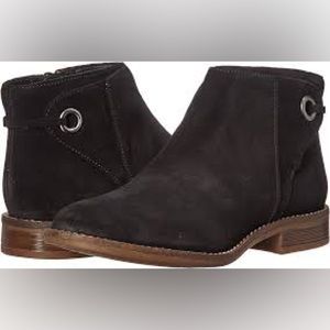 Women Clarks Camzin Bow Black Suede Bootie Size 7M